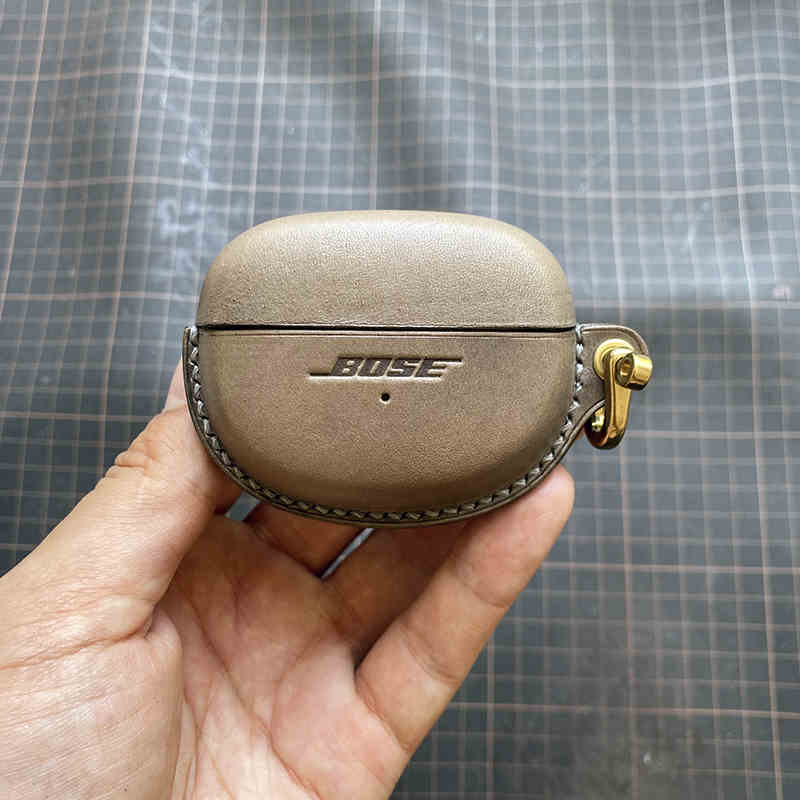 customized-handcraft-vegetable-tanned-genuine-leather-wireless-earbuds-case-for-Bose-quitecomfort-ultra-with-side-ring-grey