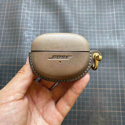 customized-handcraft-vegetable-tanned-genuine-leather-wireless-earbuds-case-for-Bose-quitecomfort-ultra-with-side-ring-grey